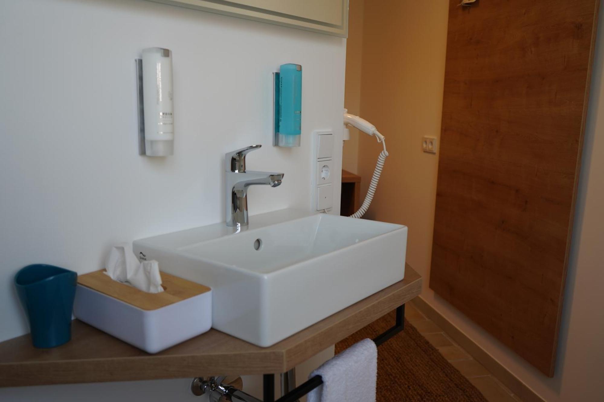 Eco Motel Wallersdorf Ngoại thất bức ảnh